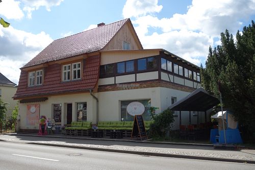 Entrance and outdoor seating (yep, including the beach chair!) at Eiscafè Zuckersüß in Burg