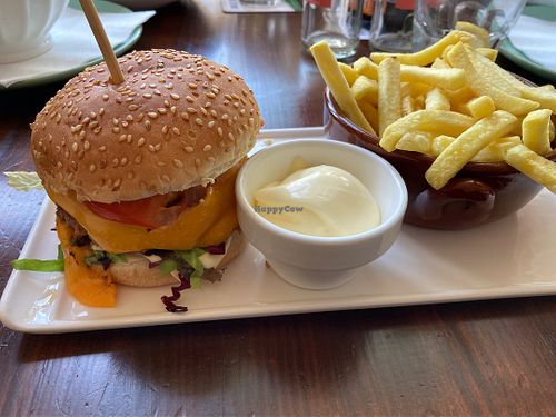 Burger wit ‘cheese’ and fries  at Tati in Nijmegen