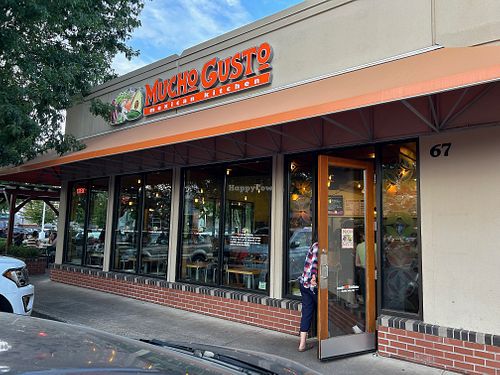 Oakway Mall location, outdoor seating to the left at Mucho Gusto  in Eugene
