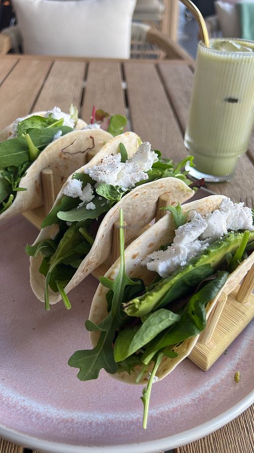 Vegane Avocado Tacos   at Minel's Café in Hannover