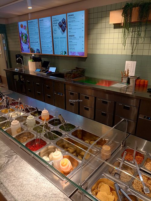 Choose your ingredients at Holy Greens in Linkoping