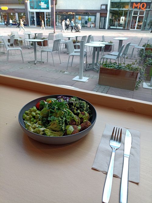 Avogoodness with vegobites at Holy Greens in Linkoping