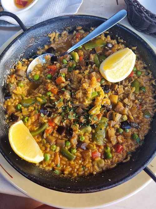 Leckere vegane Gerichte at Münchner Kindl Strandfigur in Mallorca