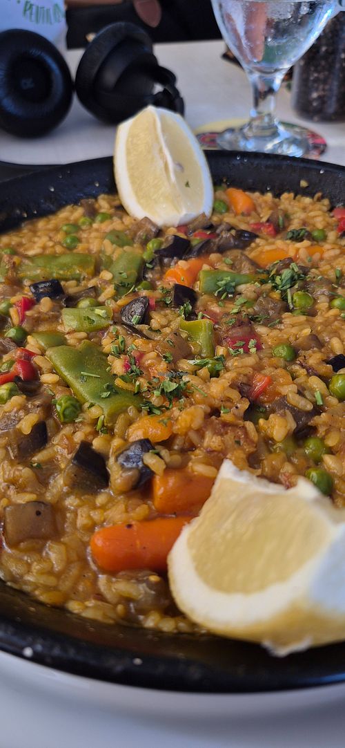 Paella at Münchner Kindl Strandfigur in Mallorca