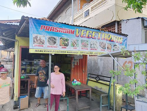 Friendly owners at Prasadam Vegetarian in Singaraja