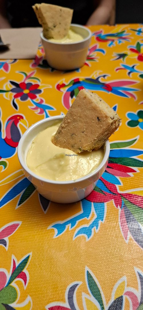 Lemon curd et biscuit thym at Cantine Reine Cargo  in Bordeaux