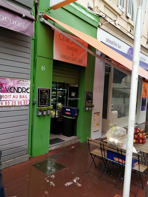 the outside at Citronelle in Cannes