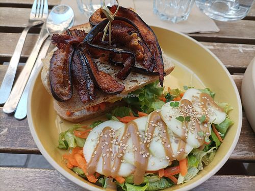 Club sandwich tofu brouillé et bacon d' aubergines at  Bien Dans Ma Tasse in Pau