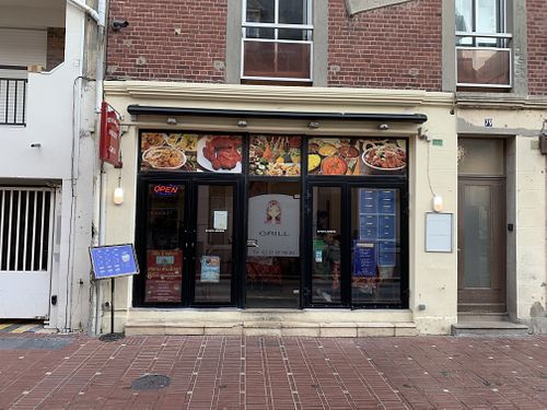 L’entrée, petite salle, pensez à réserver sur leur site   at La Vallée du Kashmir in Le Touquet