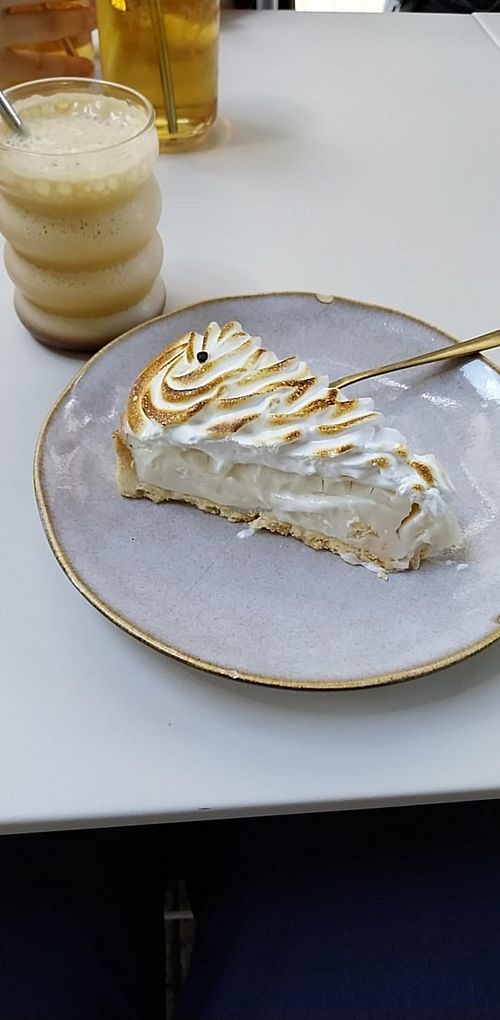 The vegan lemon pie is incredible !! A friend of mine who is not vegan was also amazed by it. Woulf definitely recommend ! at Chez BB in Agen