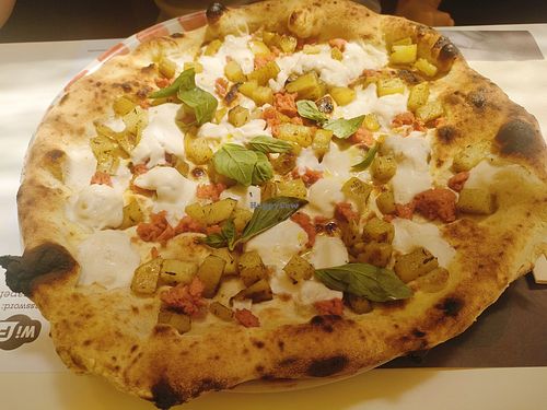 Pizza salsiccia e patate (vegan) at Pizzeria Errico Porzio Lungomare in Naples