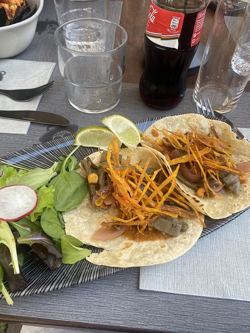 tacos vegetariano, reso vegano, basta chiedere alla cameriera molto informata sugli alimenti non presenti della dieta vegana. Buonissimo l’ho preso due volte, viene 9€.   at La Cocinita del Covo in Vicenza