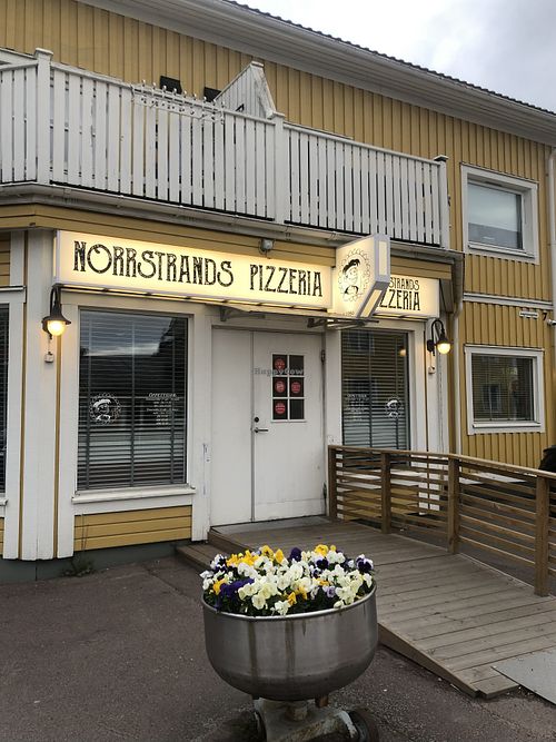 Seen from outside   at Norrstrands Pizzeria in Karlstad