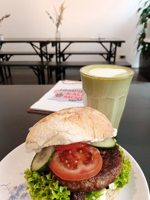 Strawberry Matcha & Mushroom Burger (yummy!) at Hempies im Machwerkhaus in Cologne