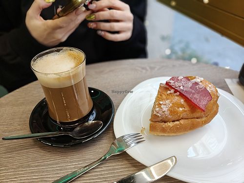 Café candy y roscón de reyes at Candy's Cafe in Granada