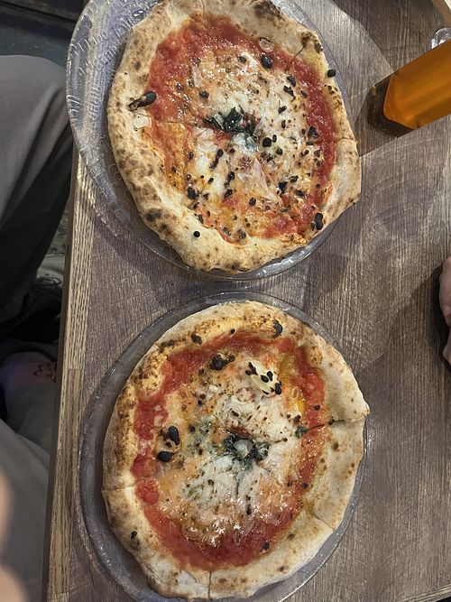 Pizza Marinara with soy cheese. One for around 5,70 €  at Pizzeria Del Capitano in Sapporo