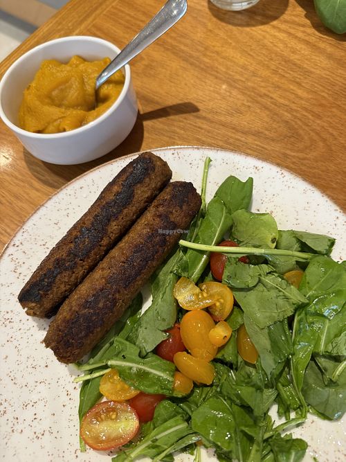 Kafta vegana com salada e purê de abóbora . Maravilhosa !   at Ponto 43 in Barueri