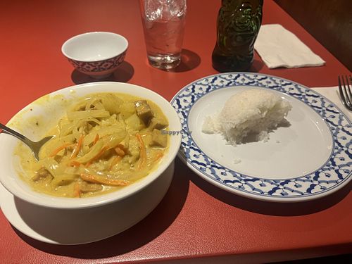 Yellow curry with tofu (and pineapple!)  at Mekvilai in Hickory