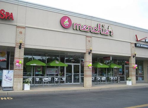 Outdoor seating available at Menchie's Frozen Yogurt  in Allentown