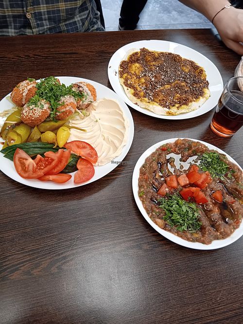 Falafelteller, Babaganousch und Brot mit Tymian at Aldemashky Restaurent - Halle (Saale) in Halle