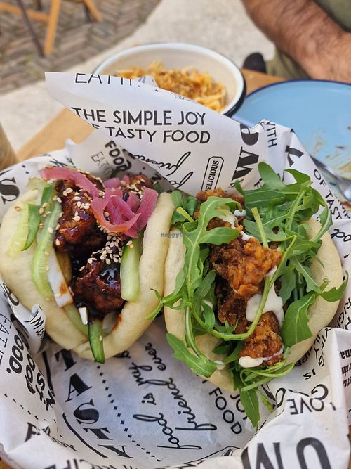 Tofu bao left, chickless right at Bar Bao in Leuven