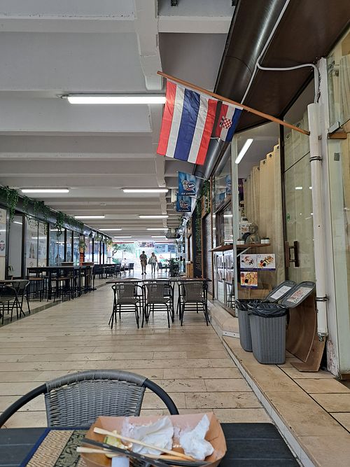 Sitzplätze im Freien, aber überdacht. at Siam Thai Food  in Split