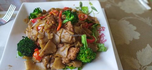 VEGAN Drunken 'Chicken' Noodles at My Thai in Chatsworth