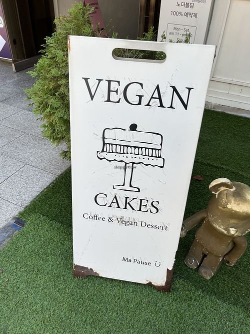 Vegan cakes-GF-SF  at Ma Pause Vegan in Seoul
