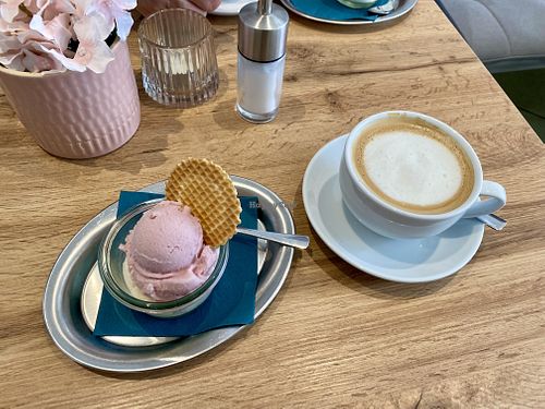 Traube + Apfel  at Palatineis Eismanufaktur & Café in Rhodt Unter Rietburg