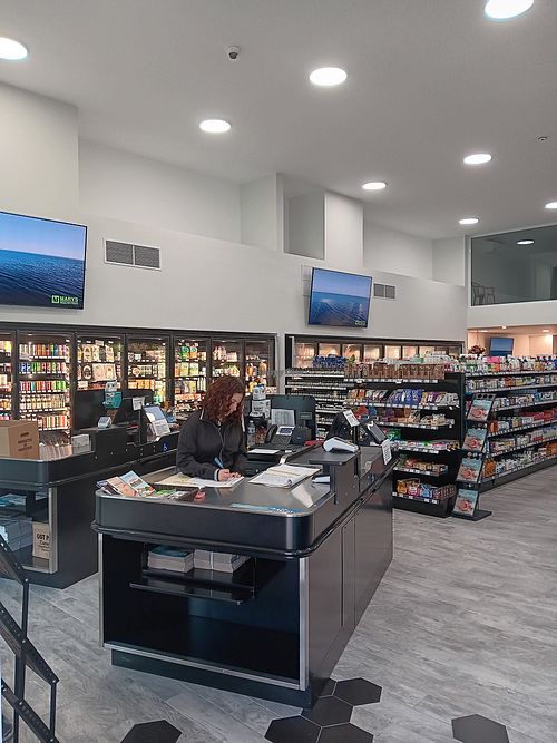 Cajera de pago justo en la entrada a la izquierda. at Mary's Health Food Supermarket  in Caguas