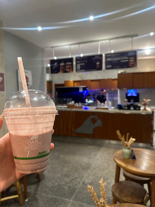 Smoothie Samba (Açai, Kiwi, Strawberry, Banana) with vegan protein and coconut milk  at Oakberry  in Gianyar