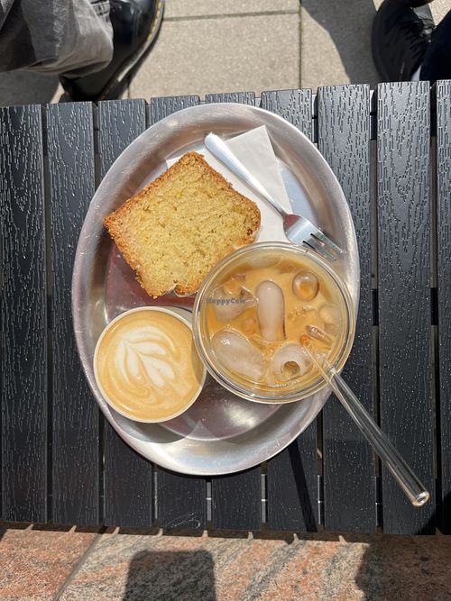 Flatwhite, Cappuccino and lemon cake   at Kavé Studio  in Mainz