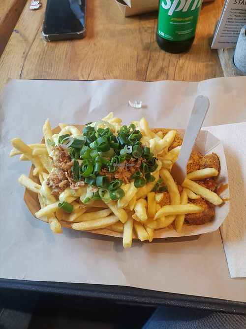 Vegan currywrusts at Pommes Freunde in Munich