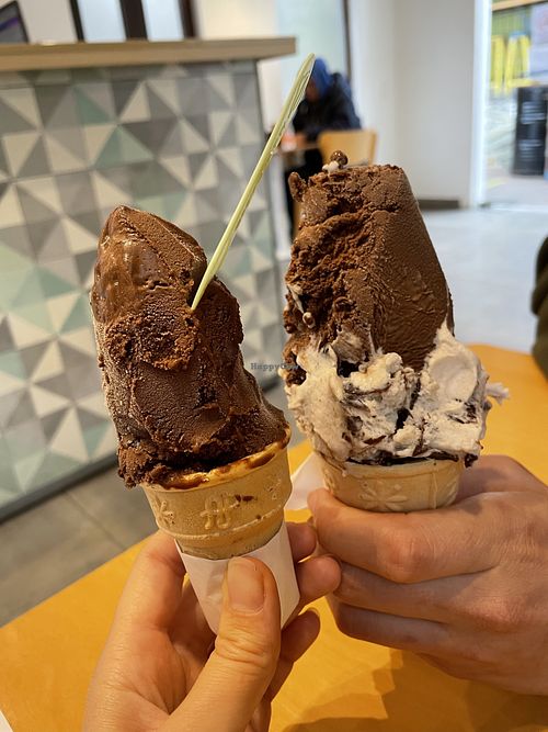 Glace chocolat et banana splitt  at Cremolatti in Corrientes