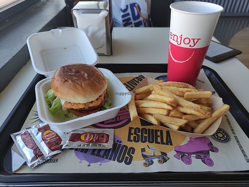 Vegan menu at Rolling Dance & Burger in Madrid