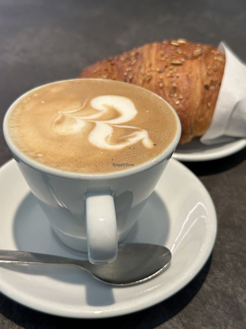 Cappuccino e pasta   at New Line in Bologna