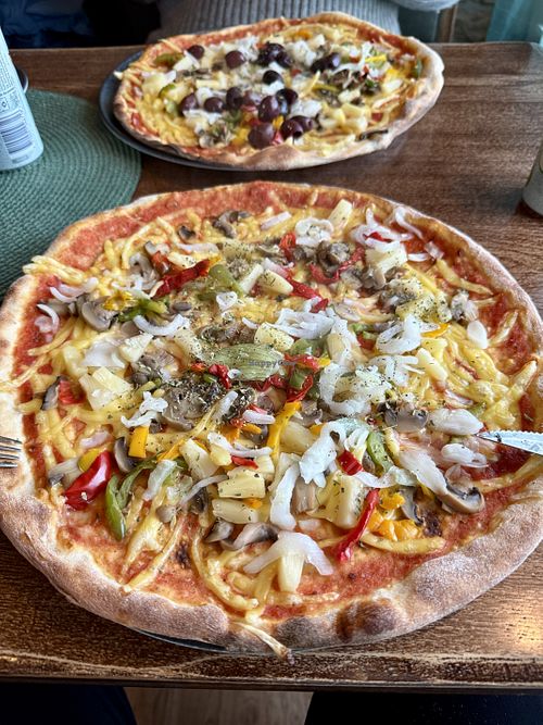 Large pizza with vegan cheese and vegetables  at Idregrillen in Idre