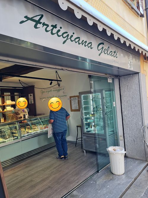 Outside shop at Artigiana Gelati in Seregno