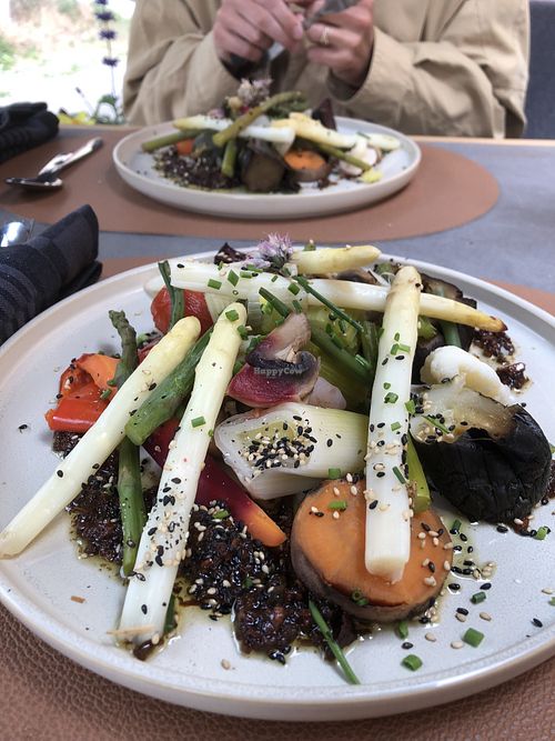 Plat de légumes variés et assaisonnés   at La Récidive in Issenheim