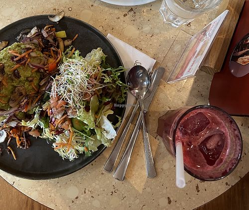 Ofenkartoffel mit Avocado   at Bäckeri Schmidt in Roth