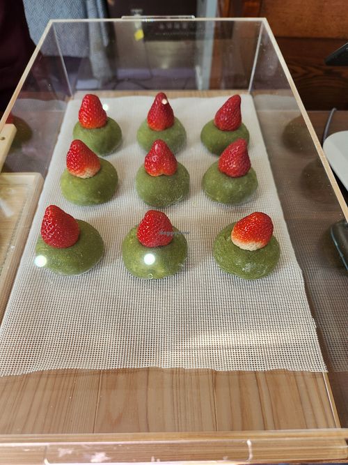 mochiページ My/Mo Mochi Ice Cream Ripe Strawberry 6 - 1.5 Oz Pieces | Hy