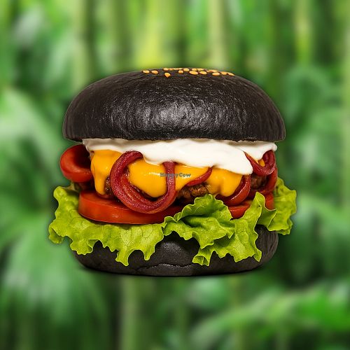 Pandastic Burger - vegan meat burger, chutney, vegan cheddar, insalata, pomodoro, vegan mayo at Panda Burgers  in Olbia