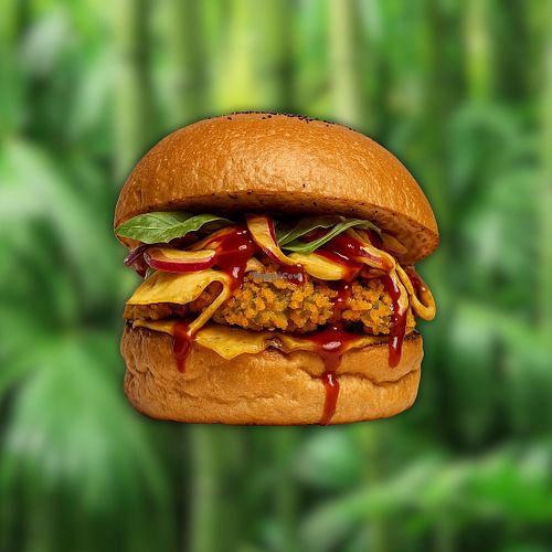 Melanzilla burger - melanzana al panko, cipolla, mela verde, senape, salsa bbq at Panda Burgers  in Olbia