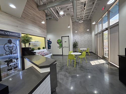 Spacious, pretty,  and calm space at NoButcher  in Henderson