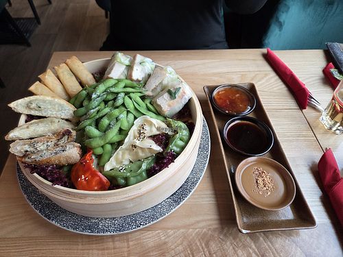 Großer veganer Vorspeiseteller at Ngocha1078 in Munich