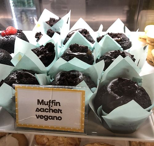 Muffin vegani gusto sacher   at Giallo Limone in Salerno