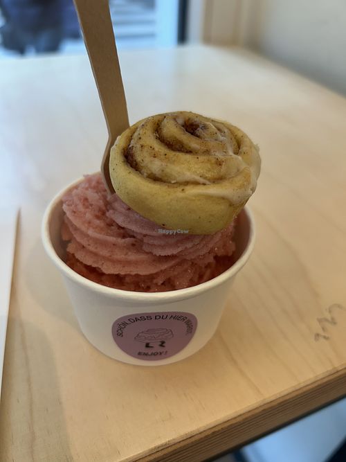 Erdbeer Eis 4,90€  at zimtwirbel  in Linz