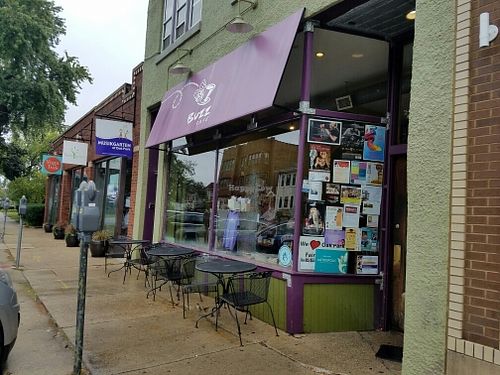 outside at Buzz Cafe in Oak Park