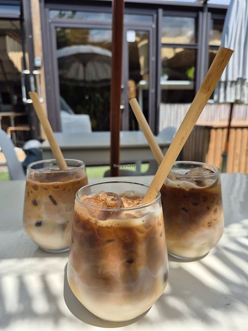 Iced latte with oatmilk at Mihomi in Schoten