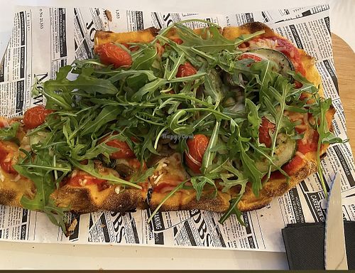 Vegane Pinsa mit Rucola  at Pinsa Vasca in Bilbao